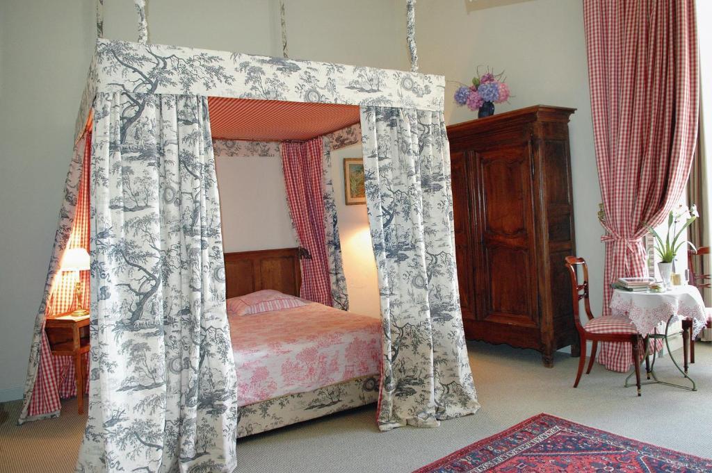 Chateau Royal De Saint-Saturnin מראה חיצוני תמונה